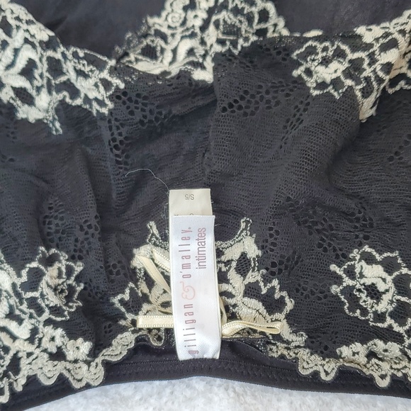 Two black panty set 1 thong and 1 with lace details - Picture 10 of 10